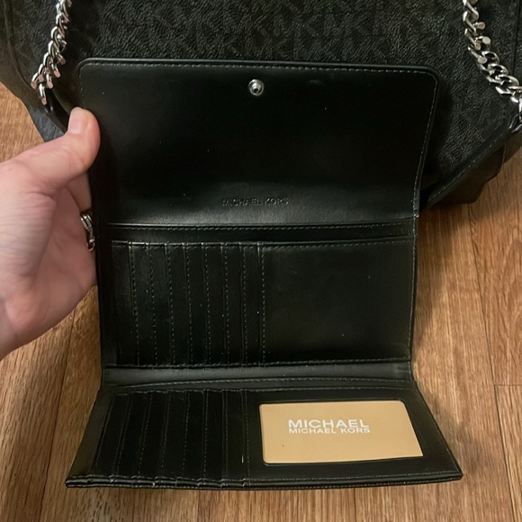 Michael kors purse and wallet - Picture 9 of 11